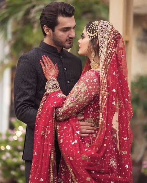 Muslim Couple Poses, Clothes Pakistani, Pakistani Couple, Bride Groom Photoshoot, Pakistani Men, Pakistani Wedding Photography, Pakistani Aesthetic, Bride Groom Poses, Pakistani People