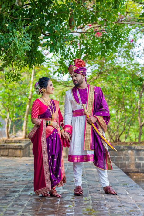 Marathi Wedding Couple Dress Combination, Saptapadi Look For Bride And Groom, Maharashtrian Wedding Couple Outfits, Peshwai Look For Wedding, Peshwai Look For Wedding Couple, Maharashtrian Groom Outfit Wedding, Marathi Wedding Couple, Peshwai Saree, Saree Maharashtrian