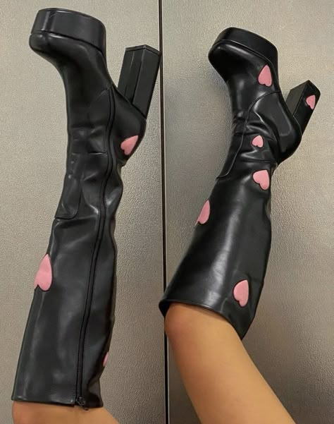 Heart Boots, Hslot Outfit Ideas, Dr Shoes, Funky Shoes, Gogo Boots, Concert Fits, Fancy Shoes, Cute Heels, Shoe Inspo