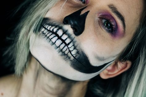 Half Skeleton Face, Face Halloween Makeup, Teeth Makeup, Shadow Shading, Half Skeleton, Skeleton Face, Skeleton Makeup, Jaw Bone, Collar Bone