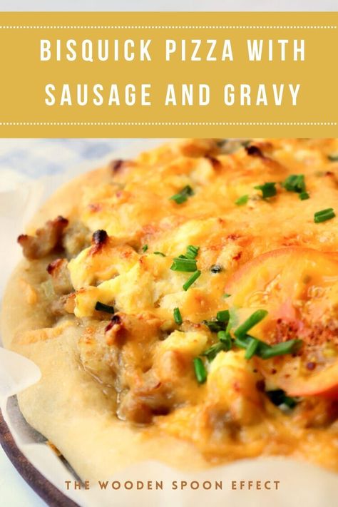 This recipe for Bisquick Sausage and Gravy Pizza is an easy and delicious recipe that the whole family will love. This pizza is simple to make easily customized to your liking. Made with a simple Bisquick pizza dough recipe, this easy sausage pizza is a great midweek meal idea as it doesn't take long to make. So, put on your apron and get ready to create one of the best pizzas you have ever had! For more budget friendly meals, easy weeknight dinner recipes and family dinner ideas, follow TWSE! Bisquick Pizza Dough Recipe, Bisquick Pizza Dough, Bisquick Pizza, Sausage And Gravy, Bisquick Sausage, Main Dish Salad Recipes, Budget Friendly Meals, Weeknight Dinner Recipes, Pizza Dough Recipe Easy