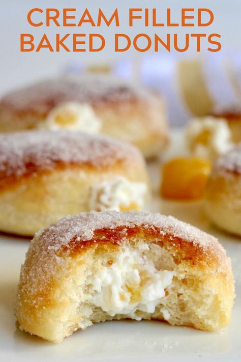 Cream Filled Donuts, Doughnut Recipe Easy, Easy Donut Recipe, Donuts Donuts, Easy Donuts, Homemade Donuts Recipe, Homemade Doughnuts, Baked Doughnuts, Baked Donut Recipes