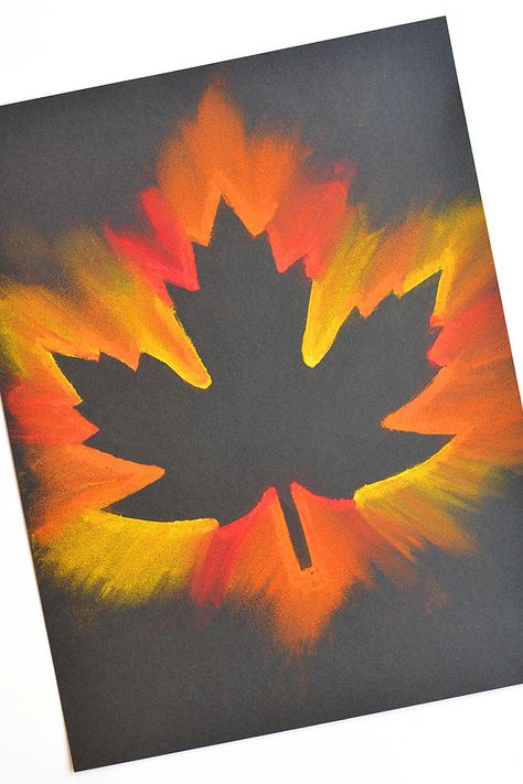 Leaf Templates, Paper Pumpkin Craft, Chalk Pastel Art, Autumn Leaves Art, Fall Arts And Crafts, Fall Art Projects, Chalk Pastel, Leaf Template, Leaf Crafts