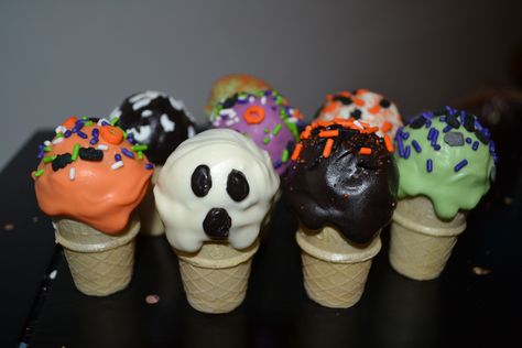 Halloween Theme Mini Ice cream cone cake pops Ice Cream Cone Cake Pops, Cupcake Ice Cream Cones, Halloween Ice Cream, Cake In A Cone, Ice Cream Cone Cake, Mini Ice Cream Cones, Cupcake Cones, Halloween Cake Pops, Fake Food Props