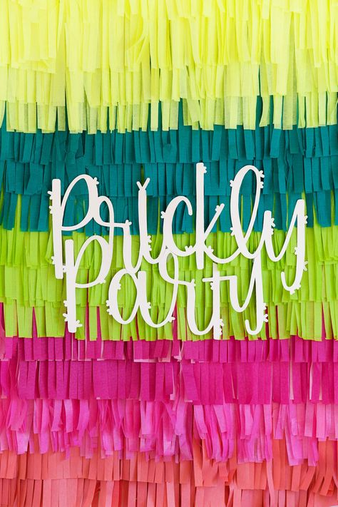 Tissue Paper Fringe Backdrop, Desert Party, Diy Cactus, Fiesta Theme Party, Cactus Party, Fringe Backdrops, Cactus Diy, Paper Backdrop, Diy Birthday Decorations