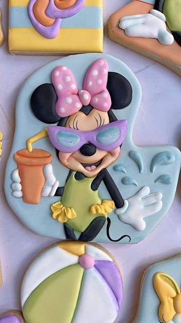 Minnie Mouse Mermaid Party, Minnie Mouse Beach Party, Disney Pool Party, Friends Pool Party, Beach Party Invitations, Beach Cookies, Minnie Birthday Party, Beach Birthday Party, Summer Cookies