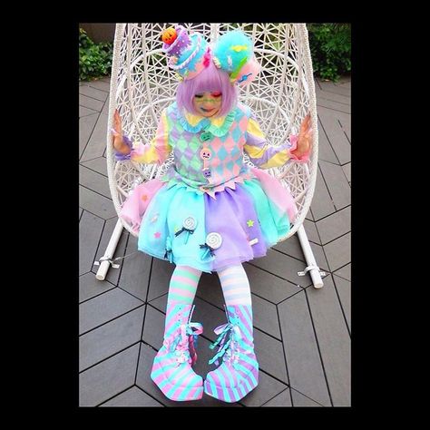 Candy Outfit Aesthetic, Pastel Crochet Top, Pastel Clowncore Fashion, Lotia Fashion, Decora Fashion Aesthetic, Clown Outfit Aesthetic, Pastel Clowncore, Decora Fashion Outfits, Cute Clown Costume