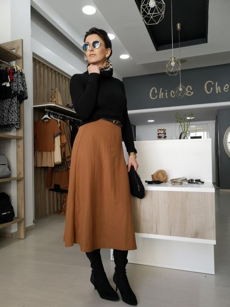 Camel Skirt Outfit Fall, Midi Skirt And Boots Outfit, Camel Skirt Outfit, Midi Skirt With Boots, Mid Skirt Outfits, Midi Skirt Boots, Tan Midi Skirt, Orange Midi Skirt, Camel Outfit