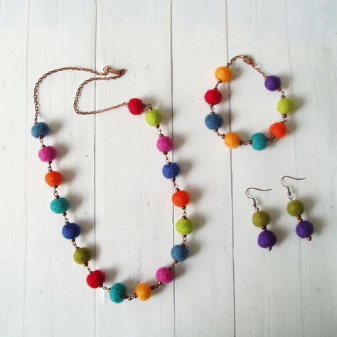 Felted Wool Ball Necklace Set Felt Wool Ball, Wool Necklace, Diy Jewelry To Sell, Felted Wool Crafts, Jewelry Box Diy, Boho Boutique, Felt Jewelry, Halloween Geist, Easy Diy Jewelry