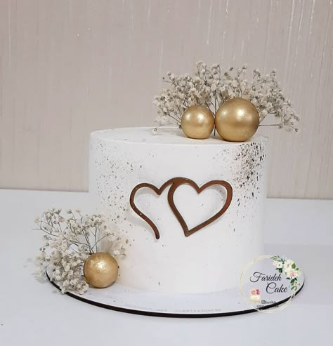 First Anniversary Cake Ideas 1 Year, Elegant Anniversary Cake Designs, Small Anniversary Cake Designs, Neutral Cake Ideas, Small Anniversary Cake, 1 Kg Anniversary Cake Design, Simple Anniversary Cake, Golden Wedding Anniversary Cake Designs, Golden Anniversary Cake Simple