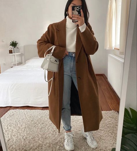 Brown Coat Outfit Casual, Coat Outfit Casual, Ny Outfits, Fashion Outfits Casual, Winter Fashion Outfits Casual, Europe Outfits, Cold Outfits, Easy Winter Outfit, Winter Outfit Inspiration