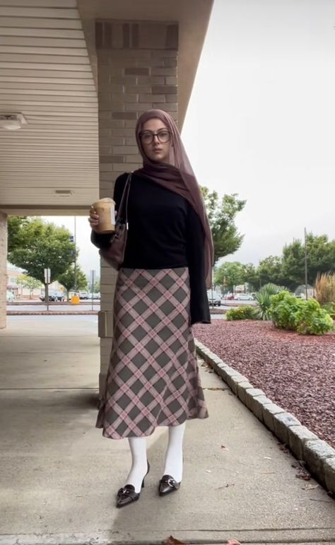 90's Outfit Hijab, Outfit 90s Style Hijab, Retro Fashion 90s Outfits Hijab, Hijab Retro Style, Retro Outfits Hijab, 90s Hijab Outfit, 90s Hijab, Outfit Vintage Hijab, Ootd 90s Style Hijab Rok