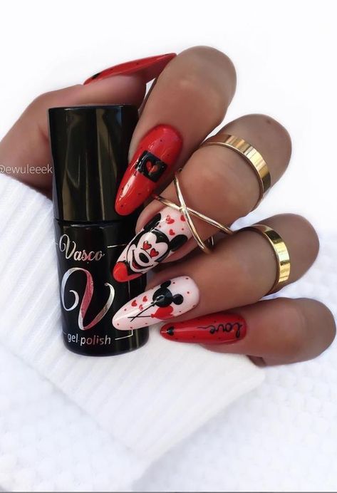 Disney Nails Red, Disney Nails Red And Black, Disney Villain Acrylic Nails, Disney Villian Nail Art, Minnie Mouse Nail Art Red, Disney World Nails, Disney Nail Designs, Chic Nail Art, Disney Acrylic Nails