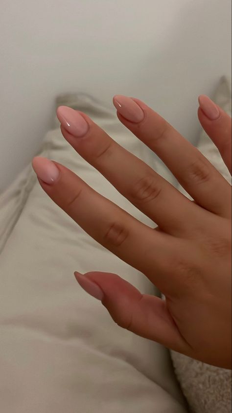 Oval Gel Extension Nails, Biab Nails Almond Shape, Biab Nails Oval, Oval Simple Nails, Shirt Oval Nails, Plain Oval Nails, Oval Biab Nails, Nude Biab Nails, Nails Badem