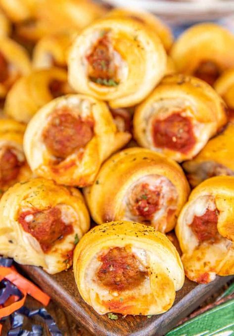 Easy Meatball Sliders - only 4 ingredients! Serve as an appetizer at parties or as a main dish with some pasta and a salad. Frozen meatballs, spaghetti sauce, mozzarella cheese, and crescent rolls. Ready to eat in under 30 minutes! #partyfood #meatballs #crescentrolls #gameday #appetizer #maindish Crescent Roll Appetizers, Pizza Pinwheels, Easy Meatball, Meatball Sliders, Appetizer Meatballs, Plain Chicken, Meatballs Easy, Quick And Easy Appetizers, Crescent Roll Recipes