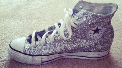 Shoes With Leggings, Converse Store, Quinceanera Shoes, Glitter Converse, Backless Homecoming Dresses, How To Make Glitter, Big Girl Dresses, High Top Converse, Diy Glitter