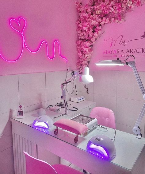 Aesthetic Lash Room, Nail Room Decor, Beauty Studio Ideas, Pink Beauty Room, Skincare Room, Nail Technician Room, Glamour Room, Beauty Suite, Suite Decor