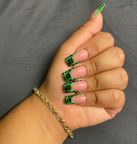 Black And Green Nails French Tip, Black And Green Nail Inspo Acrylic, Green And Black French Tip Nails, Neon Green Nails Acrylic, Black And Neon Green Nails, Black And Neon Nails, Green And Black Nails, Neon Green Nails, Coffin Nails Matte