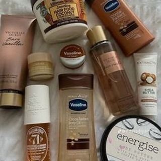 My Pinterest board 🧸🎀 Brown Skincare Aesthetic, Brown Skincare, Body Care Essentials, Multi Colored Eyes, Korean Beauty Products, Skin Diet, Skincare Bundle, Face Tips, Skincare Serum