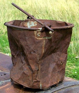 rusty bucket...I know I could do something fun with this. Rusty Junk, Rust Never Sleeps, Rust In Peace, Peeling Paint, Rusty Metal, Old Farm, Art Moderne, Wabi Sabi, The Mind