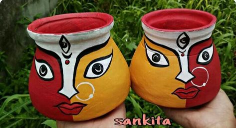 Matka Painting, Flower Pot Art, Pot Painting, Painted Pots Diy, Painted Plant Pots, Diy Yarn Crafts, Glass Bottles Art, Pottery Painting Designs, Vase Crafts