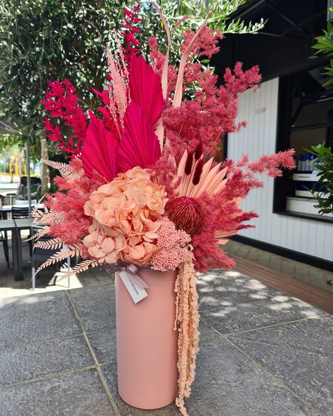 Shades Of Pink Floral Arrangements, Preserved Flower Arrangement, Diy Dried Flower Arrangement, Luxury Flower Arrangement, Pink Flower Arrangements, Floral Door Wreaths, Flower Store, Flowers Bouquet Gift, Modern Flower Arrangements