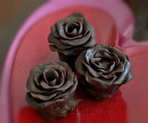 Rose-Shaped Cheesecake Brownie Truffles Rose Shaped Food, Brownie Truffles, Brownie Pops, Cheesecake Brownie, The Perfect Marriage, Green Tea Recipes, Rose Recipes, Holiday Brunch, Cheesecake Brownies