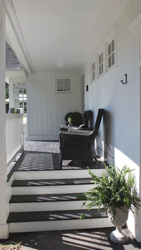 black and white modern farmhouse Modern Farmhouse Staircase, Farmhouse Mantle Decor, White Modern Farmhouse, White Porch, Westport Ct, Cabin Exterior, Cottage Style Home, Cottage Style Homes, Modern Farmhouse Bathroom