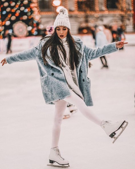 Skating Photoshoot, Ice Skating Photography, Skating Pictures, Snow Photoshoot, Skating Aesthetic, Self Photography, Snow Photography, Love Store, Winter Photoshoot