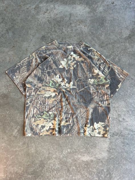 Camo T Shirt, W Pictures, Cute Online Clothing Stores, Types Of Aesthetics, Streetwear Ideas, Roblox Clothes, Camo Shirt, Cute Nike Outfits, Earthy Outfits