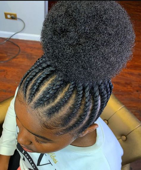 The ultimate afro puff😍✊🏾⁣ ⁣ How gorgeous is this flat twist and puff style by @ibabyhair 👌🏾 It’s all hers and has the perfect shape❤️⁣ Afro Puff Hairstyles, Big Natural Hair, Cabello Afro Natural, Hairstyle Braids, Hair Puff, Twist Ponytail, Ball Hairstyles, Braided Ponytail Hairstyles, Pelo Afro