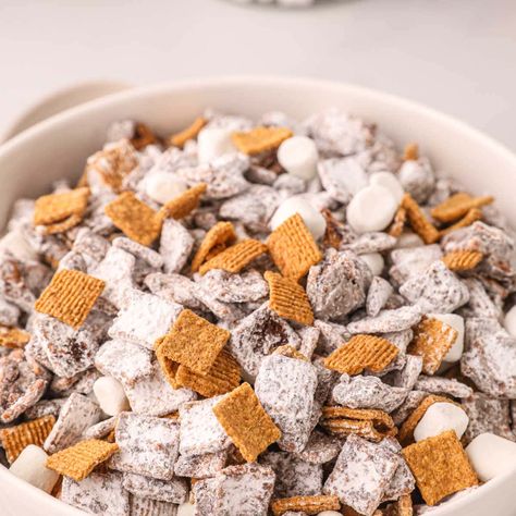 Smores Puppy Chow, Restless Chipotle, Puppy Chow Recipes, Muddy Buddies, 5 Ingredient Recipes, Puppy Chow, Chex Mix, 5 Ingredient, Snack Mix