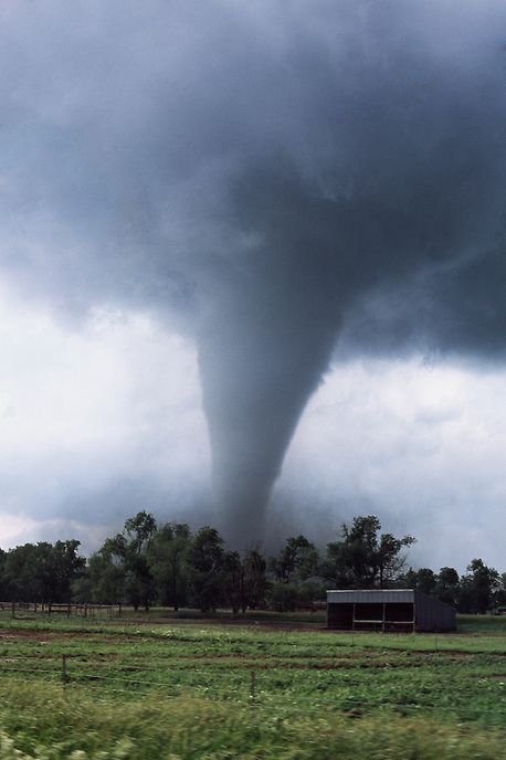 Una belleza. Tornado Pictures, Storm Pictures, Storm Chasing, Storm Photography, Wild Weather, Lightning Storm, Weather Photos, Storm Clouds, Jolie Photo