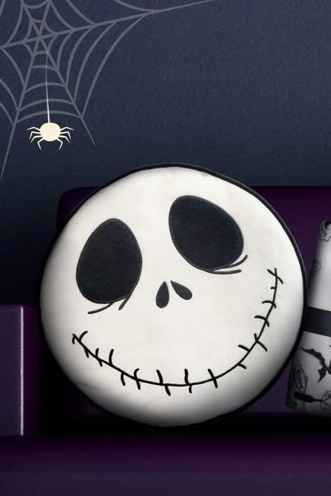 Decoration Ideas For Halloween, Halloween At Home, Nightmare Before Christmas Characters, Halloween Pumpkins Painted, Halloween Rocks, Two Faced, Christmas Disney, Best Wallpapers, Ideas For Halloween