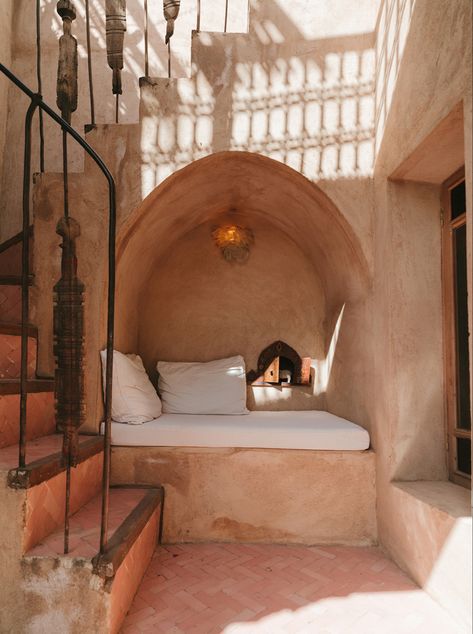 Mud House Design Ideas, Mud House Design, Oud Music, Mud Architecture, Earthship Design, Morocco Riad, Arab Architecture, Cob House Plans, Mud Houses