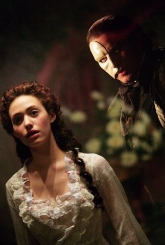 Mirror scene in the movie of POTO.  Phantom (Gerard Butler) Christine D. (Emmy Rossum) Opera Ghost, Opera Music, Christine Daae, A Night At The Opera, Music Of The Night, The Phantom Of The Opera, Emmy Rossum, I Love Cinema, Gerard Butler