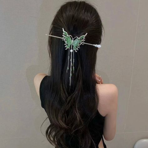 Japanese Hairpin Hairstyle, Chinese Hair Pins Hairstyles, Chinese Hairpin Hairstyle, Bun Styles For Long Hair, Hair Pins Hairstyles, Chinese Hair Pins, Hairpin Hairstyle, Chinese Hair Pin, Asian Hair Pin