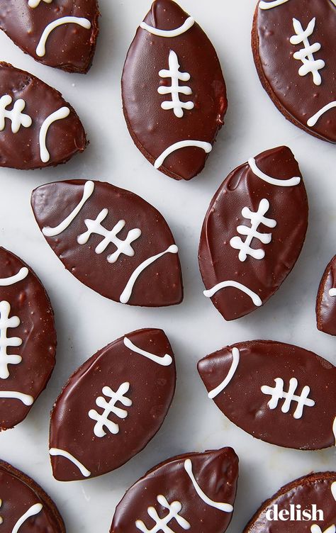 Superbowl Sweets, Superbowl Food Desserts, Football Brownies, Football Shaped Foods, Superbowl Desserts, Dirt Cake, Football Cake, Homemade Brownies, Super Bowl Sunday