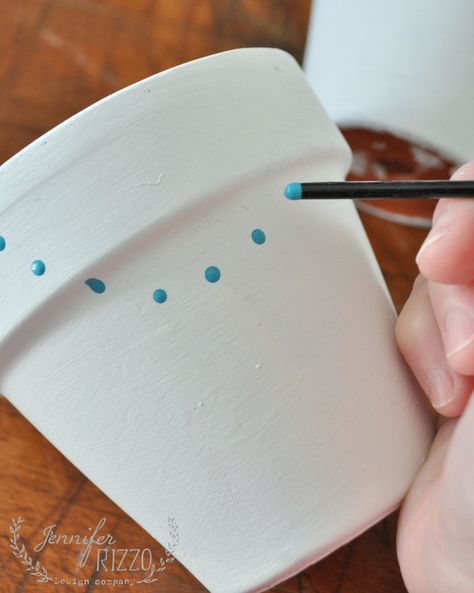 Use the end of a paint brush to make dots. The bigger the end of the brush, the bigger the dots. Quick And Easy Crafts, Flower Pot Crafts, Enamel Paint, Terracotta Pots, Painting Tips, Clay Pots, Dot Painting, White Enamel, Diamond Pattern