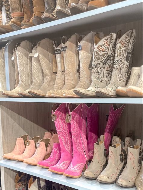 Country Pink Aesthetic, Girly Cowboy Boots, Pink Western Aesthetic, Saltwater Cowgirl, Country Coquette, Aesthetic Nashville, Cowboy Boots Aesthetic, Country Music Outfit, Boot Wall