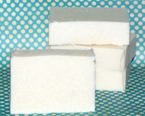 DIY Laundry Stain Bar - Natural Homemade Wash and Stain Soap Recipe - To use simply dampen the bar of soap and/or fabric and rub onto soiled or stained spot before washing. For deep set in stains allow to set several hours to overnight. Laundry Soap Bar, Laundry Stain Remover, Cold Process Soap Recipes, Laundry Stains, Homemade Laundry, Natural Laundry, Soap Recipe, Bar Recipe, Diy Laundry