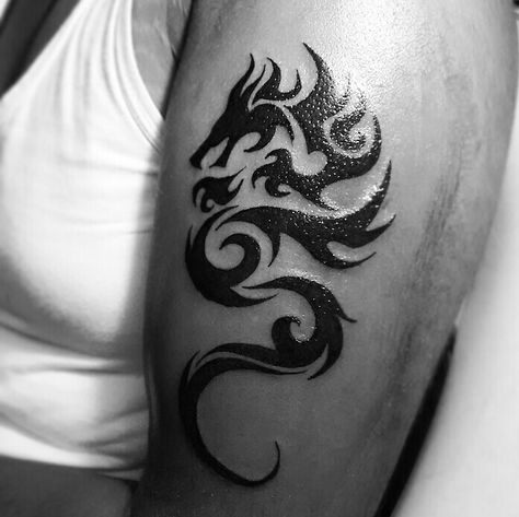 Dragon Tattoo Simple, India Tattoo, Molecule Tattoo, Dragon Ideas, Tattoo Diy, Basic Tattoos, Tattoo Dragon, Dragon Silhouette, Design Dragon