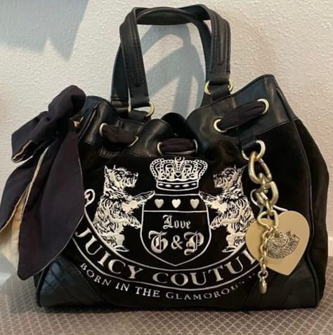 Cute Juicy Couture Bags, Y2k Juicy Couture Bag, Juicy Couture Bag Vintage, Juicy Couture Bag Aesthetic, Juicy Couture Bag Outfit, Vintage Juicy Couture Bags, Juicy Couture Bags Handbags, Ms Juicy, Juicy Couture Aesthetic