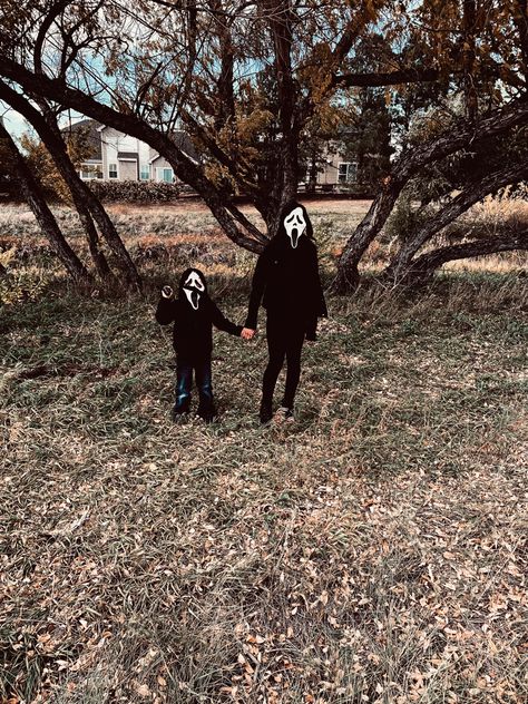 Ghost Face Photoshoot, Ghostface Photoshoot, Face Photoshoot, Halloween Shoot, Horror Photoshoot, Fall Pics, Scream Halloween, Sheet Ghost, Halloween Photography