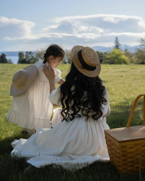 Cottagecore Mother And Daughter, 1800s Cottagecore, Mother Daughter Cottagecore, Cottagecore Housewife, Cottage Core Mom Aesthetic, Cottagecore Parenting, Mom And Kids Aesthetic, Meg Core, Cottagecore Mom Aesthetic