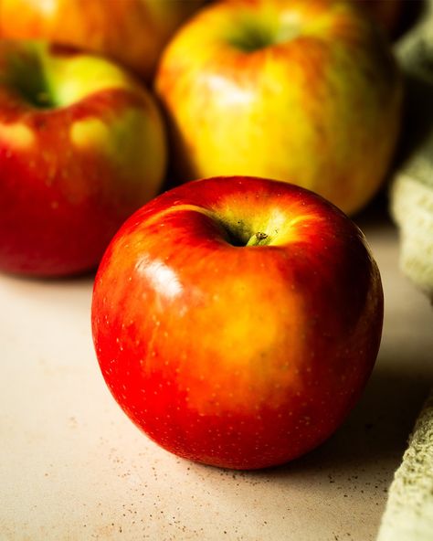 Looking for a fruit for a snack? Well go ahead and grab one or two. Let honey crisp apples make your snack list. 🍎 There are so many ways to incorporate these into your meals. Whether eating them by themselves or adding them to your salads or smoothies! You’ll enjoy a fresh delicious bite that’s perfect for a healthy summer treat! ☺️ 🔍Looking for photography for your produce of fruits or vegetables. Let’s chat💬 🤩 Click the link in the bio! #farms #supportfarms #produce #honeycrispapple #s... Fruit Grocery, Grocery Store List, Honey Crisp Apple, Snack List, Healthy Summer Treats, Honey Crisp, Apple Types, Snacks List, Honeycrisp Apples