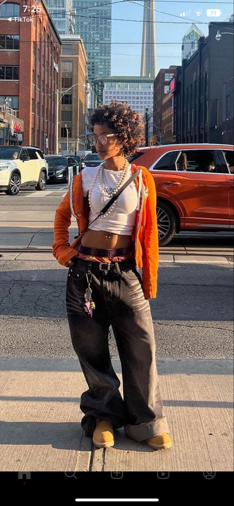 Bohemian Tomboy Style, How To Style Street Wear, Y2k Outfits 2023, R&b Style Fashion, Brown Baggy Outfit, Chic Y2k Outfits, Mystic Style Fashion, Street Wear Tomboy, Summer Tom Boy Femme