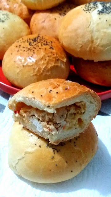 FloViCook: Buns ou Pizza balls farcis au poulet Pizza Balls, Pizza Ball, Zucchini Recipes, Meat Dishes, Healthy Dinner Recipes Easy, Yummy Food Dessert, Junk Food, Easy Dinner Recipes, Healthy Dinner Recipes