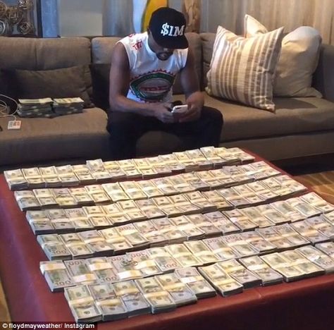 According to YouTube videos taken of the night the amount of cash Mayweather (pictured above with a large sum of money) supposedly dropped has been inflated to $100,000 Floyd Mayweather Money, Money On Table, Mayweather Money, $100 Bill, Money Stacks, Money Pictures, Floyd Mayweather, Money Magnet, Dark Soul