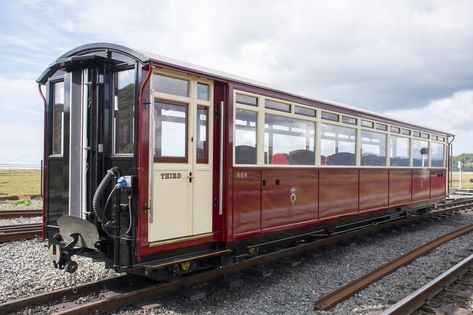 The newest carriage in the Ffestiniog and Welsh Highland Railway's fleet has entered service. https://www.railadvent.co.uk/2022/09/new-super-saloon-carriage-launched-into-service-on-the-ffestiniog-railway.html #FfestiniogRailway Ffestiniog Railway, Heritage Railway, Travel Benefits, Garden Railway, 21 And Over, Good Communication Skills, Big Windows, Snowdonia, Double Glazing